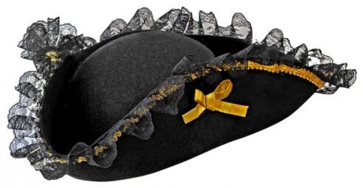 Třírohý klobouk s černou krajkou